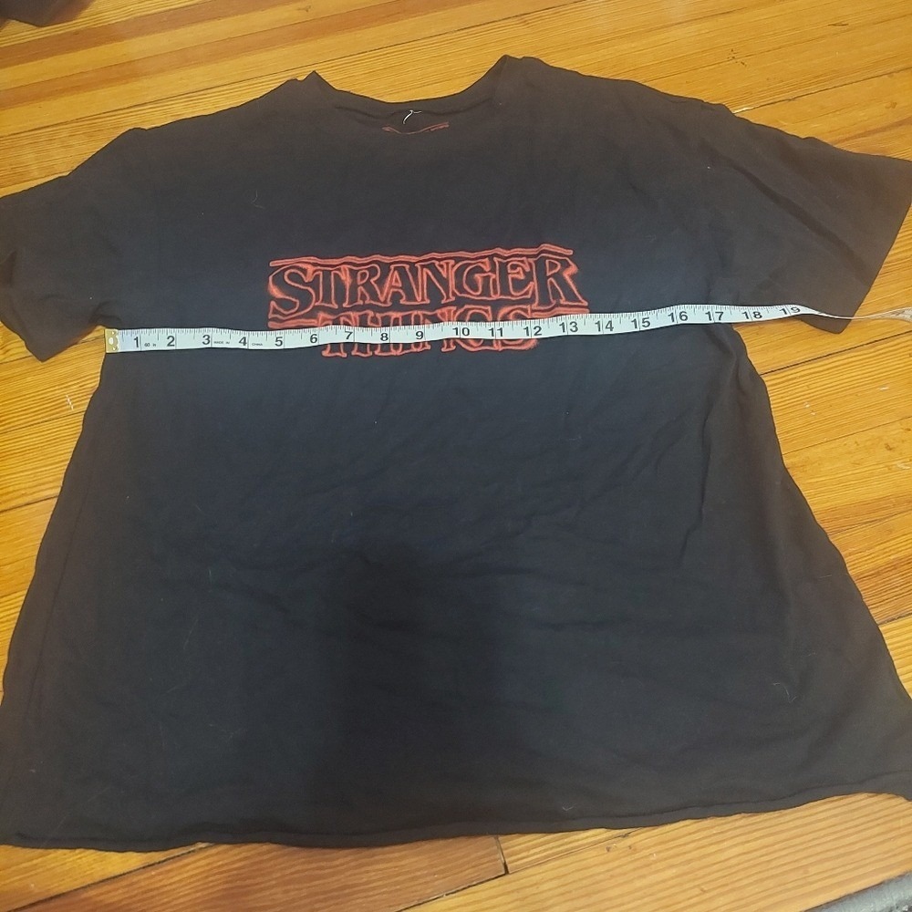 Stranger Things tee size large‎ - Picture 2 of 5